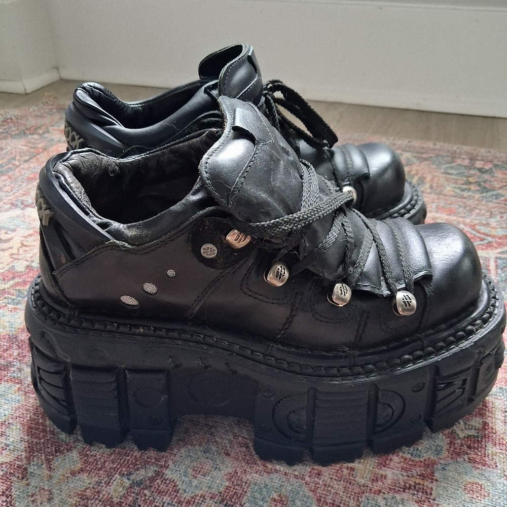 [SOLD] Black New Rock - Chunky Gothic Style - Picture 4 of 8